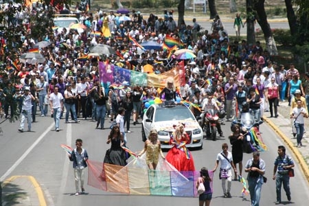 Marcha Lésbico Gay Bi y Transexual recorrió las calles de Puebla
