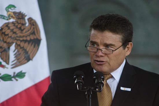 SNTE acepta 5.95% de aumento salarial global