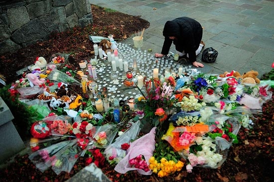 Asesino de Connecticut ingresó a tiros al colegio Sandy Hook