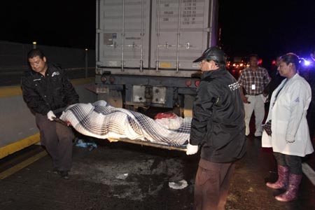 Hombre pereció arrollado en la autopista México-Puebla