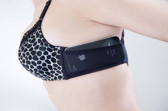 Conoce el sostén donde podrás guardar tu celular