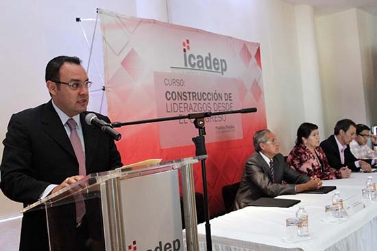 Deloya llama a aspirantes a dirigir el PRI a no pelearse “por los despojos”