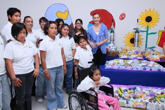 Voluntariado DIF de Seguridad Pública Estatal entregó equipo médico y medicinas a Casa de Ángeles