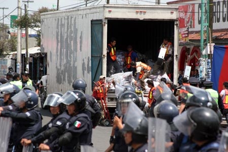 Operativo policiaco en La Cuchilla en Puebla; decomisan mercancía pirata