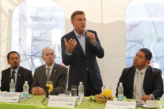 Obras públicas para constructores de Puebla, garantiza Tony Gali a la CMIC
