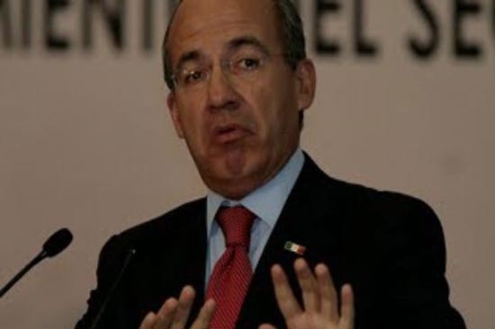 Felipe Calderón, no lo quieren en Harvard; juntan 3 mil firmas en su contra