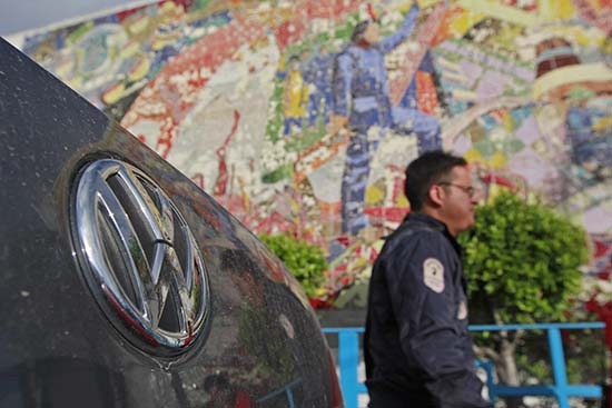 Sindicato de VW consulta esquema laboral 4×3; en juego mil 100 obreros