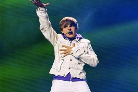 Justin Bibier, le arrojan huevos en Australia