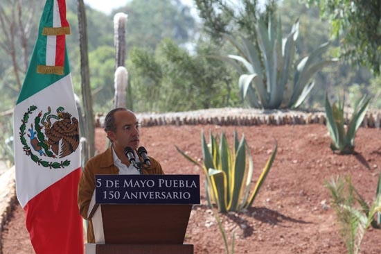 Calderón: fiestas del 5 de mayo ponen muy en alto el nombre de México