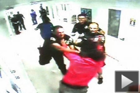 Policía de Miami golpeó a niña enferma mental