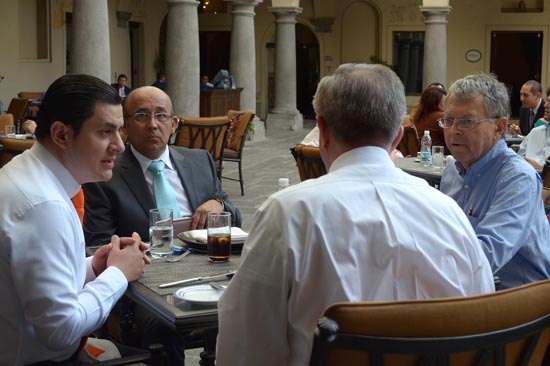 Senadores celebran “abstinencia” electoral del gobernador de Puebla