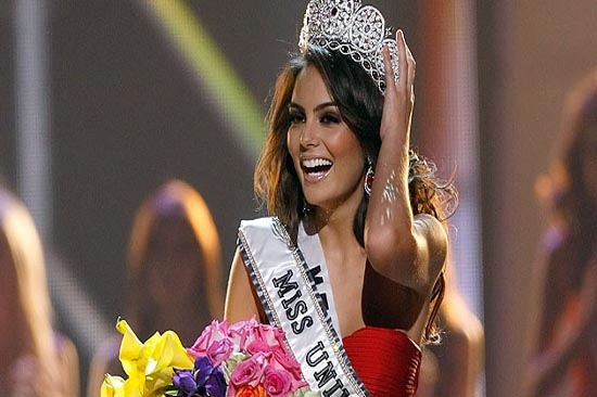 Ximena Navarrete se despide de la corona