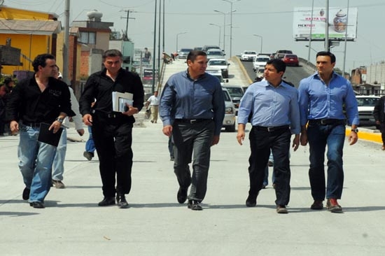 RMV supervisa obras en Esteban de Antuñano, lo acompaña Eduardo Rivera