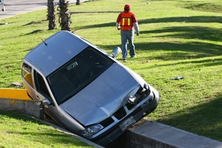 Automovilista salió ileso tras colisionar en la Vía Atlixcáyotl