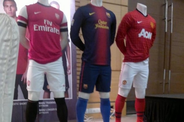 Filtran en la red próximas playeras del ManU, Barcelona y Arsenal