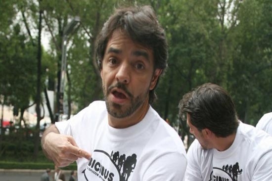 Derbez se burla de balacera en estadio de Torreón