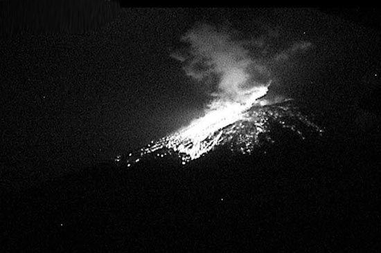 Popocatépetl lanza columna de ceniza de 3 kilómetros de altura