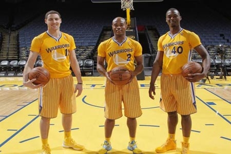 Warriors vestirá primera playera con mangas en la NBA