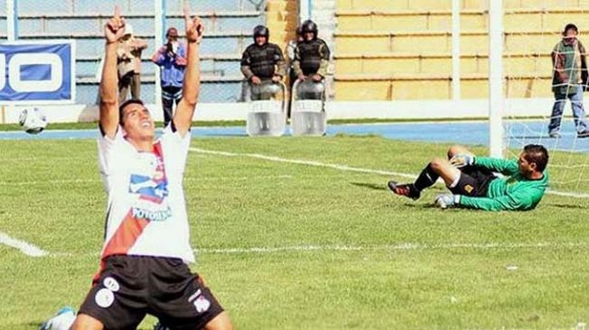 Golazo de escorpión en Perú