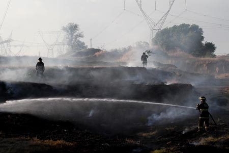 Fuga por toma clandestina en ductos de Pemex provocó incendio en Almecatla