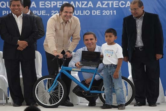 Gobierno de Puebla premia a niños de la Orquesta Esperanza Azteca