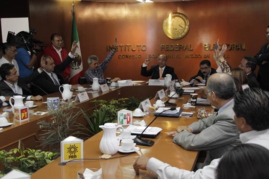 Peña Nieto, Alcalá y Néstor Gordillo los más sancionados por el IFE