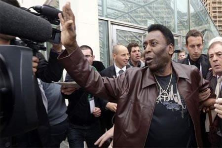 Pelé fue hospitalizado en Brasil