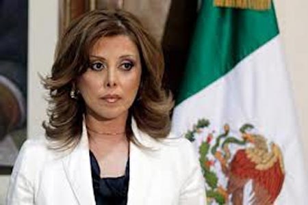 Premian a Marisela Morales, de la PGR al Consulado de Milán