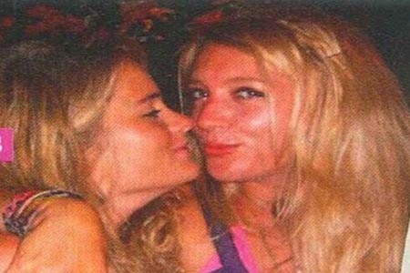 Príncipe Harry, su novia besó a otra mujer