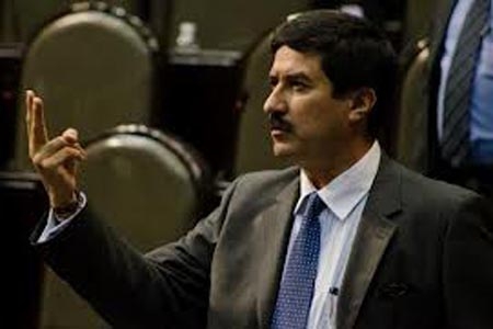 Corral acusa a Los Pinos de filtrar su carta contra Calderón