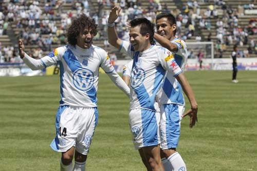 La Franja despertó y ganó 2-0 a Querétaro