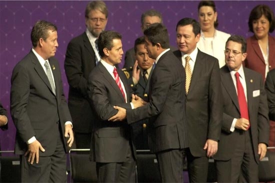 EPN toma protesta a edil de Puebla como presidente de la Conferencia Anual de Municipios