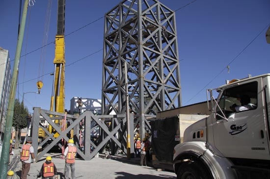 Seguirá construcción del teleférico, determina juez; en litigio la Casa Roja