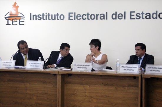 Moreno Valle toma el control del IEE