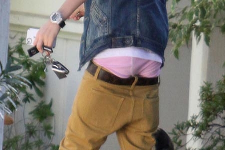 Justin Bibier presume boxer rosa