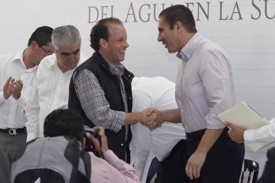 Gobiernos federal y estatal se comprometen, otra vez, a sanear el río Atoyac
