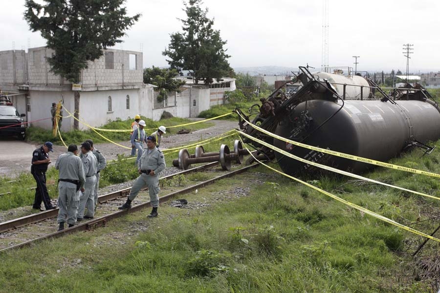 Se descarrilan 7 vagones con diesel en Cuautlancingo