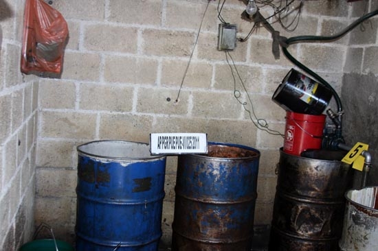 PGR consigna a cuatro personas por almacenar diesel robado en Acatzingo