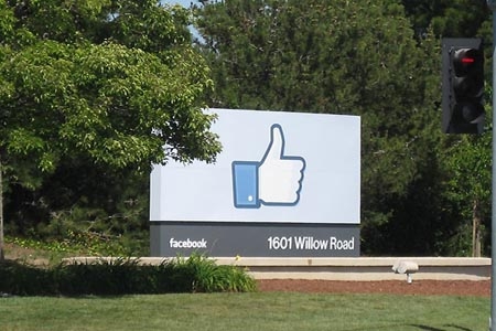 Facebook ya registra mil millones de usuarios