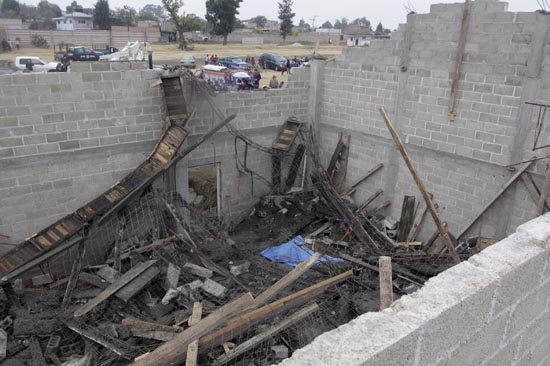 Dos muertos dejó caída de techo en templo evangélico de Tlaltenango