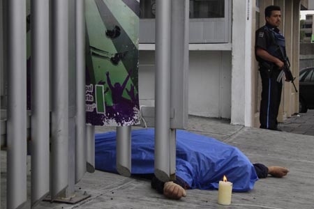 Policía muere por infarto a las afueras del Inmudep