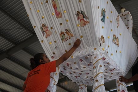 Huaquechula prepara tradicionales altares para recibir a sus muertos