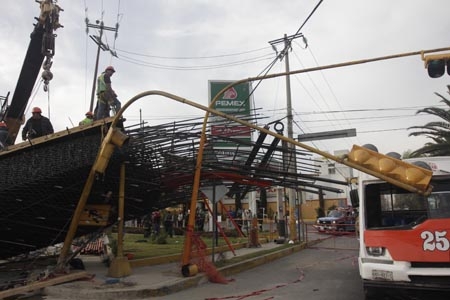 Se desploma puente en construcción en bulevar Valsequillo