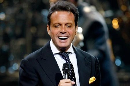 Luis Miguel celebra su cumpleaños 42
