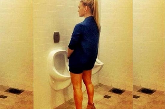 Bar Rafaeli causa polémica al orinar de pie