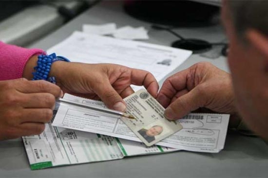 IFE continuará con producción de credencial con fotografía