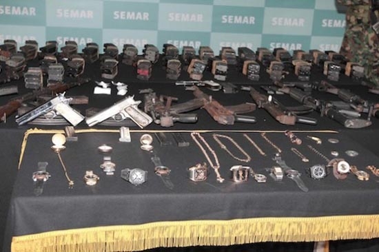 “El Coss” tenía armas de oro y reloj hecho con restos del Titanic
