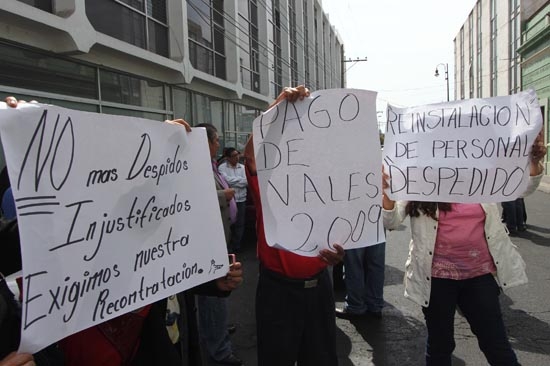 Sindicalizados de Salud salen a las calles para exigir pago de bonos