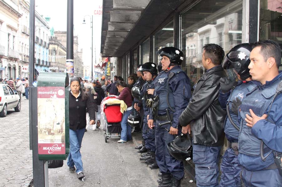 Policía cuida el Centro Histórico contra ambulantes