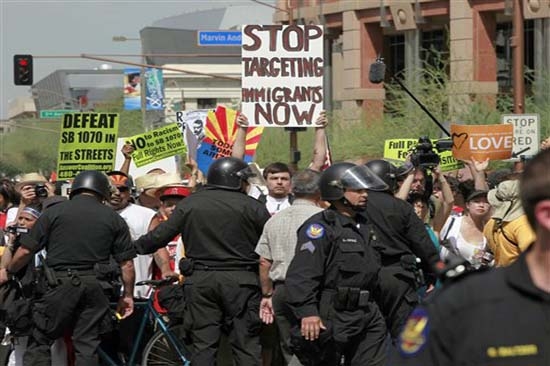Migrantes poblanos admiten temor por deportaciones en Arizona
